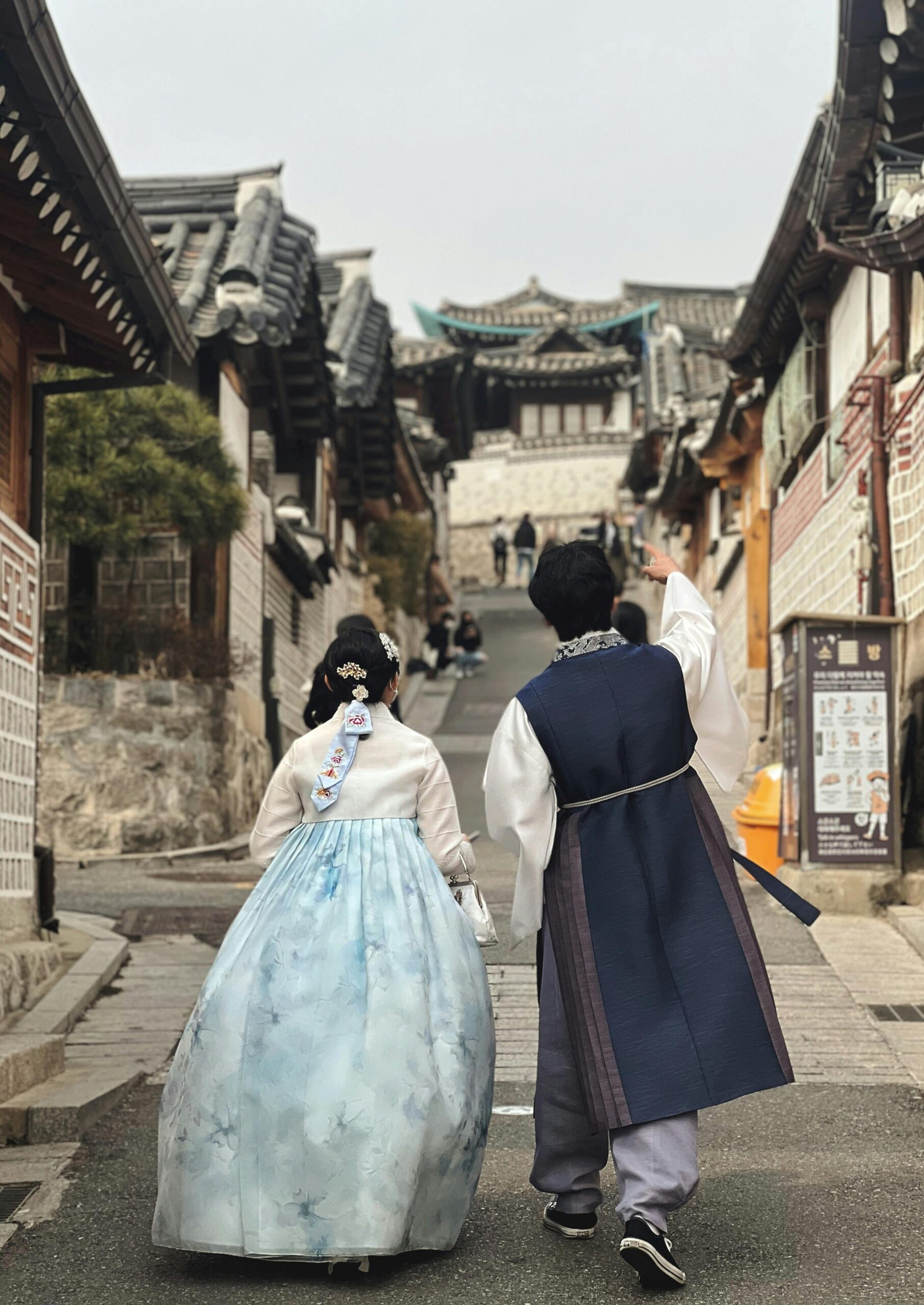 Hanbok: Korea’s Traditional Attire – History, Symbolism & Modern Revival