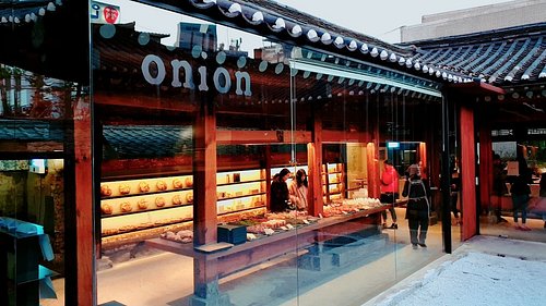 Cafe Onion: A Modern Cafe with Industrial Charm and Innovation